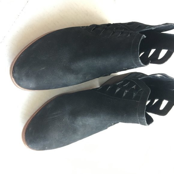 VINCE CAMUTO Peera Cutout Bootie Ankle Boots Back zip closure Womens Size‎ 9M - Picture 5 of 11